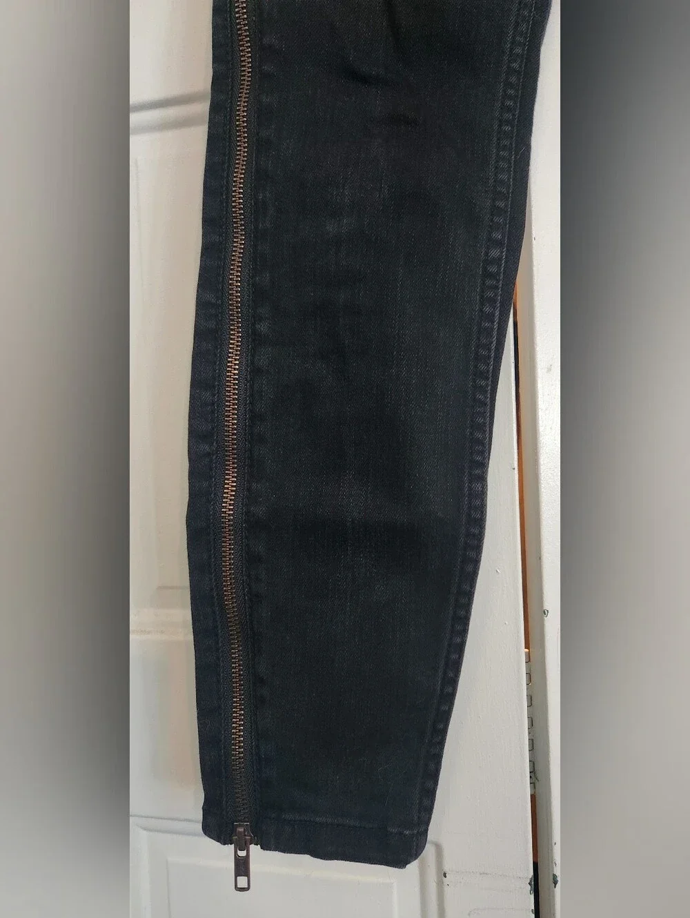 FREE PEOPLE BLACK SKINNY SIDE LEG ZIPPER JEANS, 26